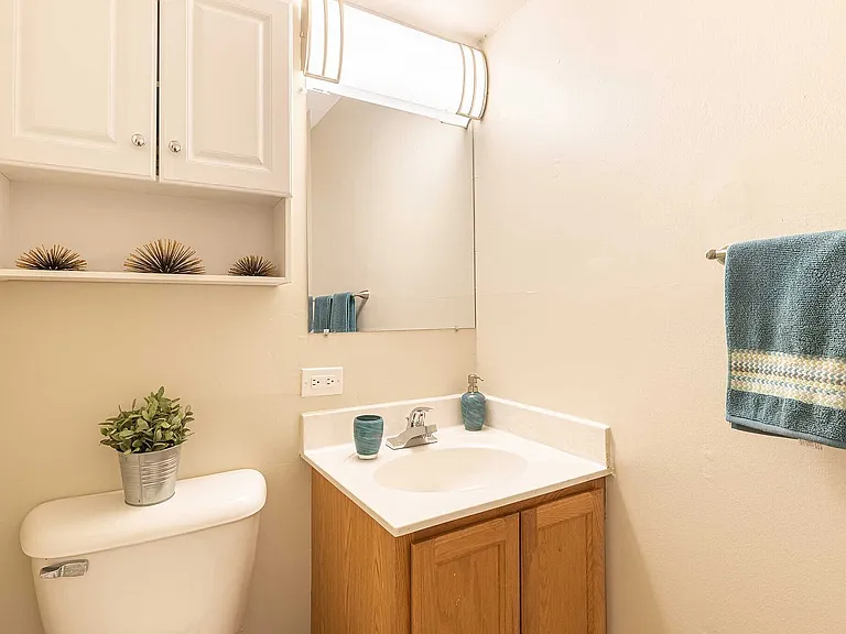 3br-15ba
1046sf bathroom