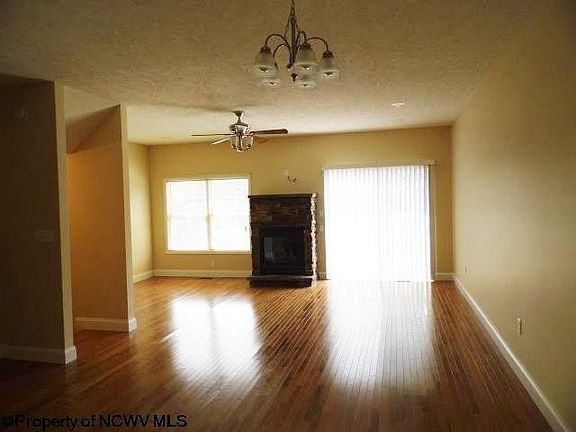 4th image of 3738 Fairmont Ave