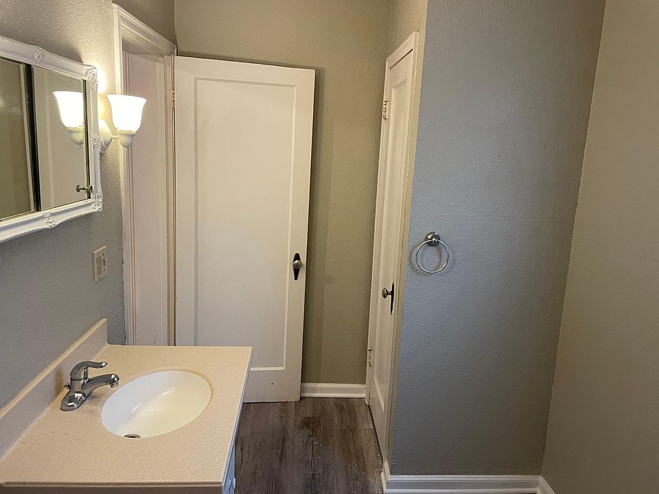 1st image of 1001 N 10th St