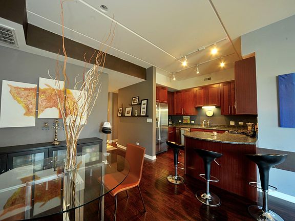 3rd image of 657 W Fulton St Unit 206