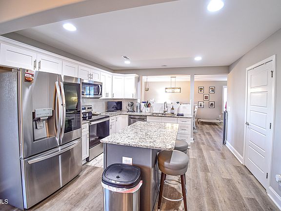 4th image of 1276 Lemongrass Dr