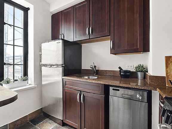 4th image of 201 W 16th St APT 10C