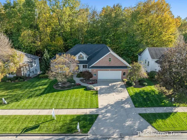 4386 Creek View Dr, Hudsonville, MI 49426