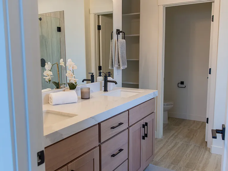 1802 W Drake Ln — Photo 13