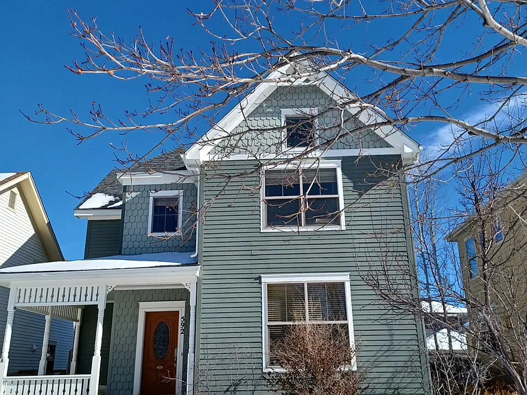 592 Mills St — Photo 1