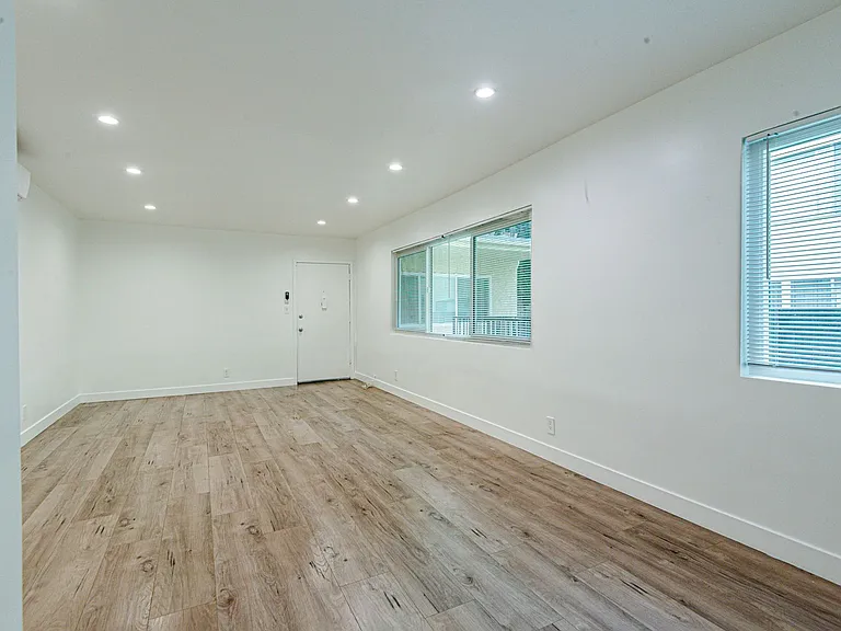 4324 Ventura Canyon Ave — Photo 12