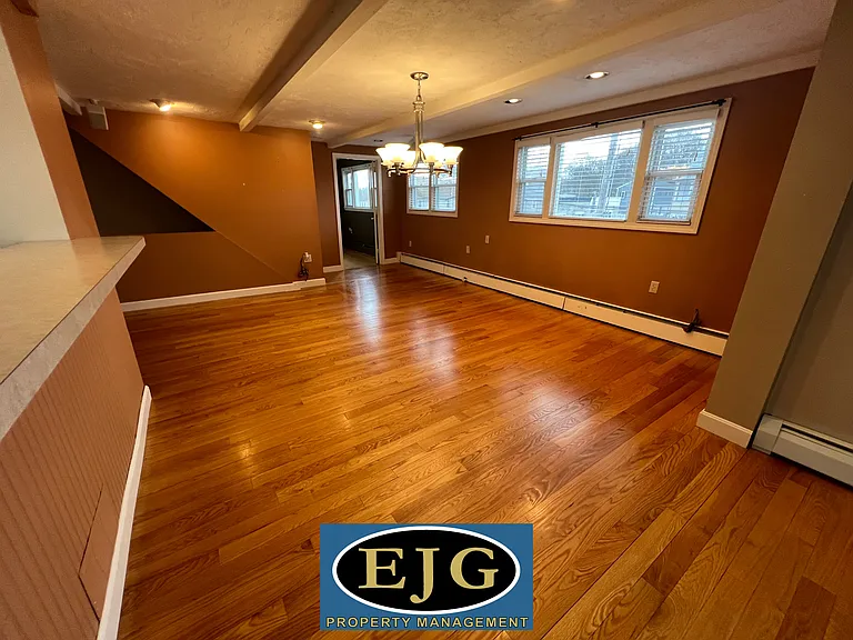 163 Pleasant St #2 — Photo 6