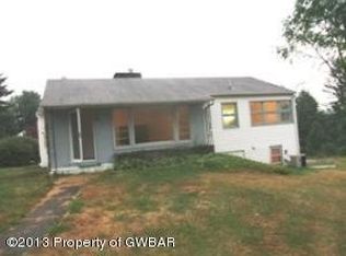 90 Grandview Ave, Dallas, PA 18612