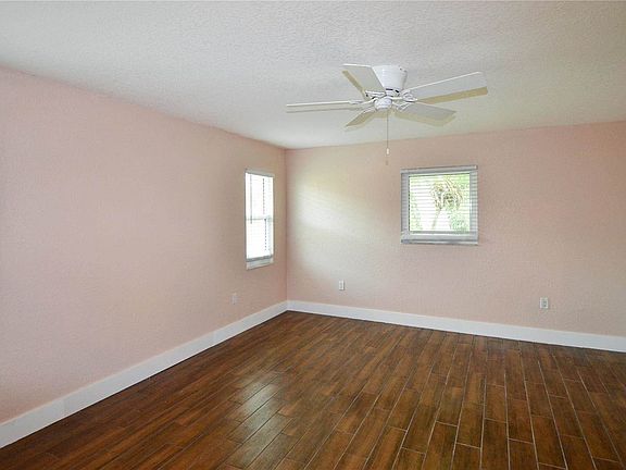 5th image of 1342 Featherbed Ln
