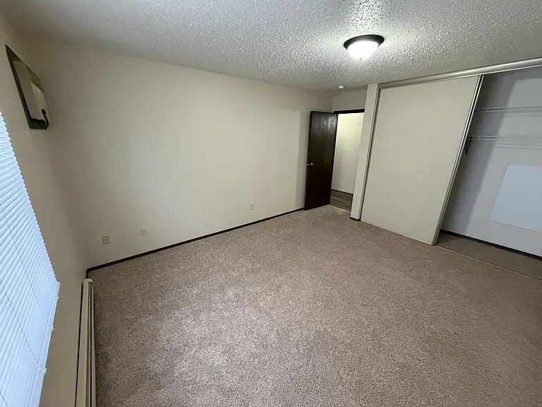 Crestview Manor Apartments — Photo 5