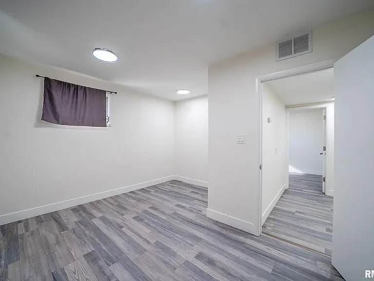 324 S James St — Photo 22
