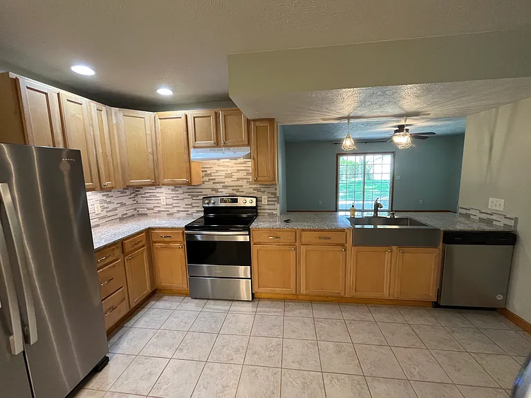 402 Prentice St — Photo 18
