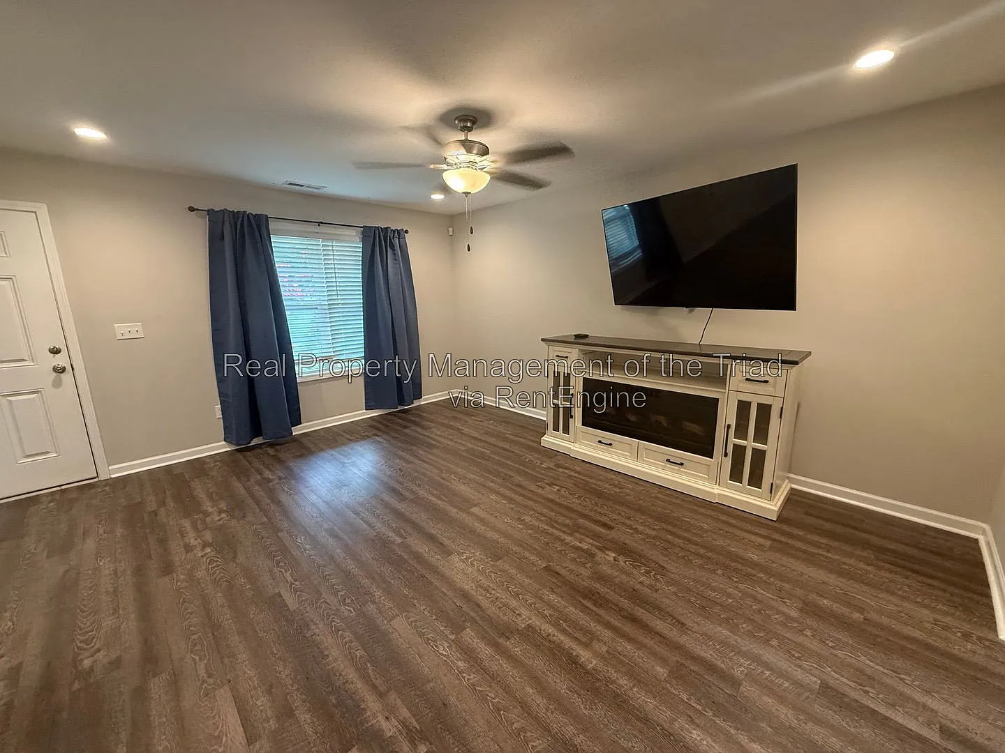 3 bed, 2.5 bath, 1685 sqft, $1,895 — Photo 3