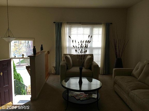 3rd image of 102 Persimmon Cir