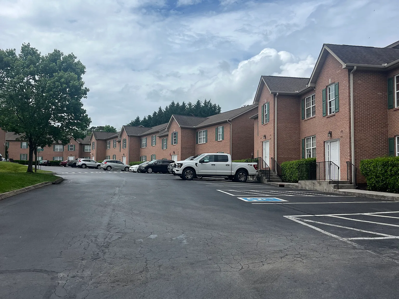 1 bed, 1.5 bath, 784 sqft, $1,200 — Photo 3