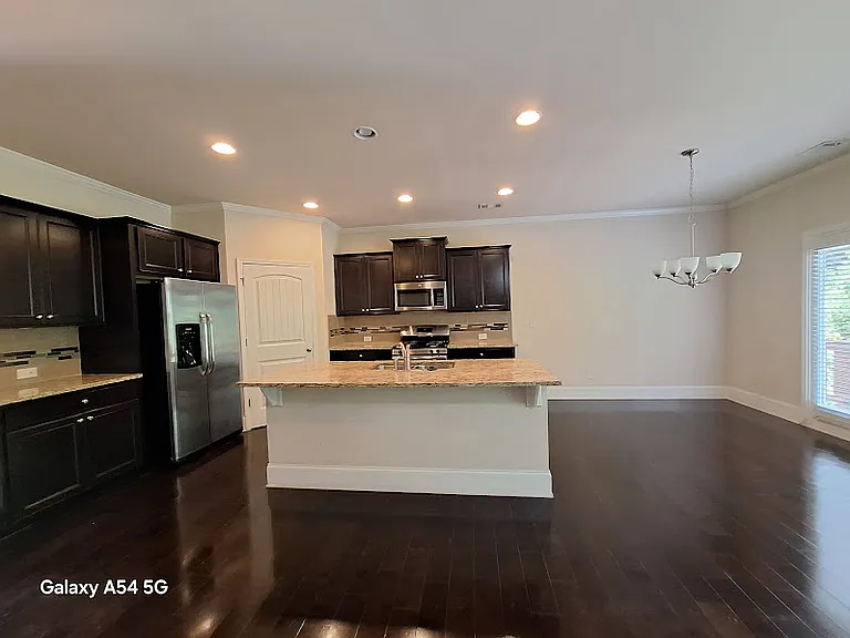 1310 Newbridge Cir — Photo 7