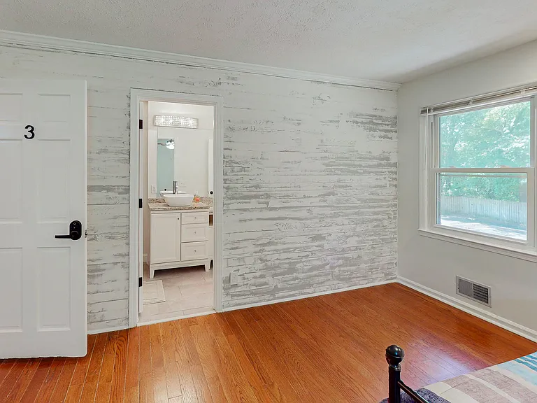 W Lakeshore Dr — Photo 5
