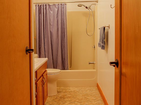 4th image of 3185 Pioneer Ave