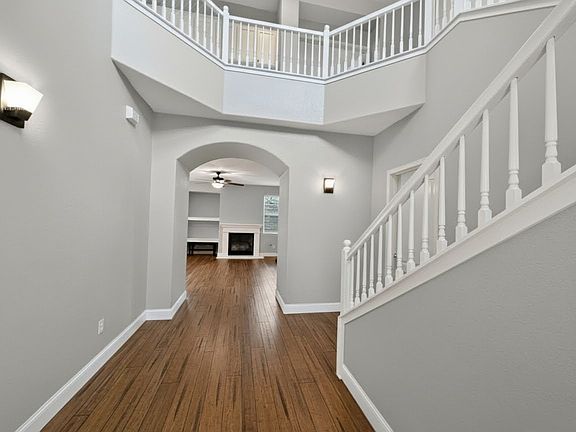 4th image of 2371 Serena Ave