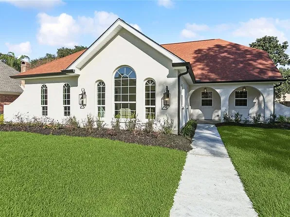 8 Chateau Magdelaine Dr, Kenner, LA 70065