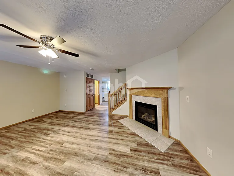 353 W Hunters Dr — Photo 8