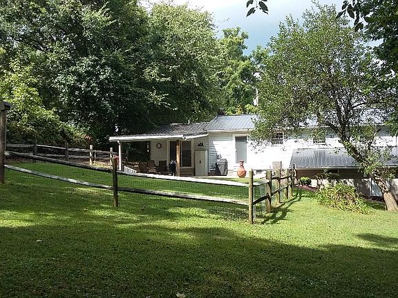 5th image of 3200 Lakewood Dr