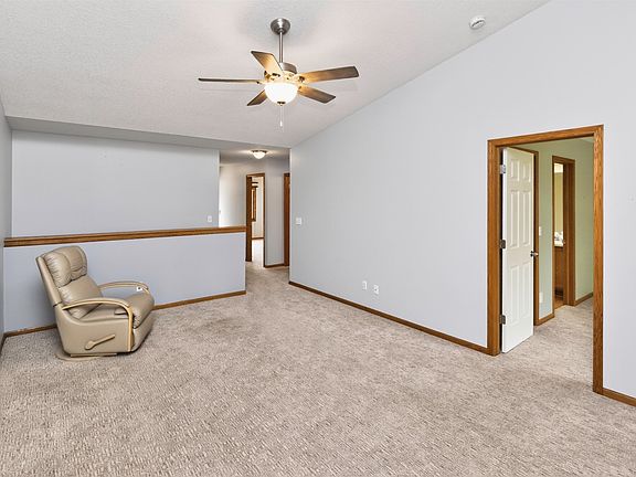 4th image of 903 NE 5th St