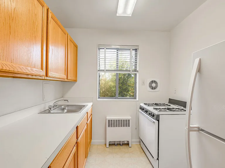 Arcadian House Apartments, LLC — Photo 6