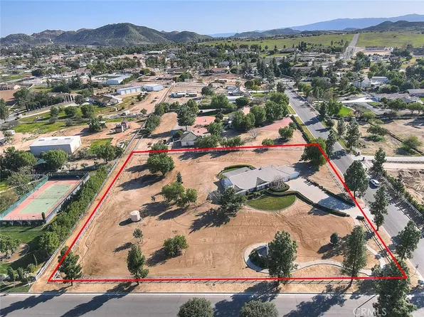 23140 Western Crest Dr, Perris, CA 92570