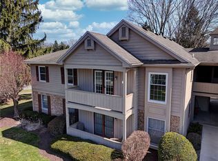 35 Wood Creek Dr, Pittsford, NY 14534