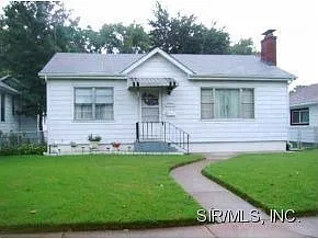1621 4th St photo 1