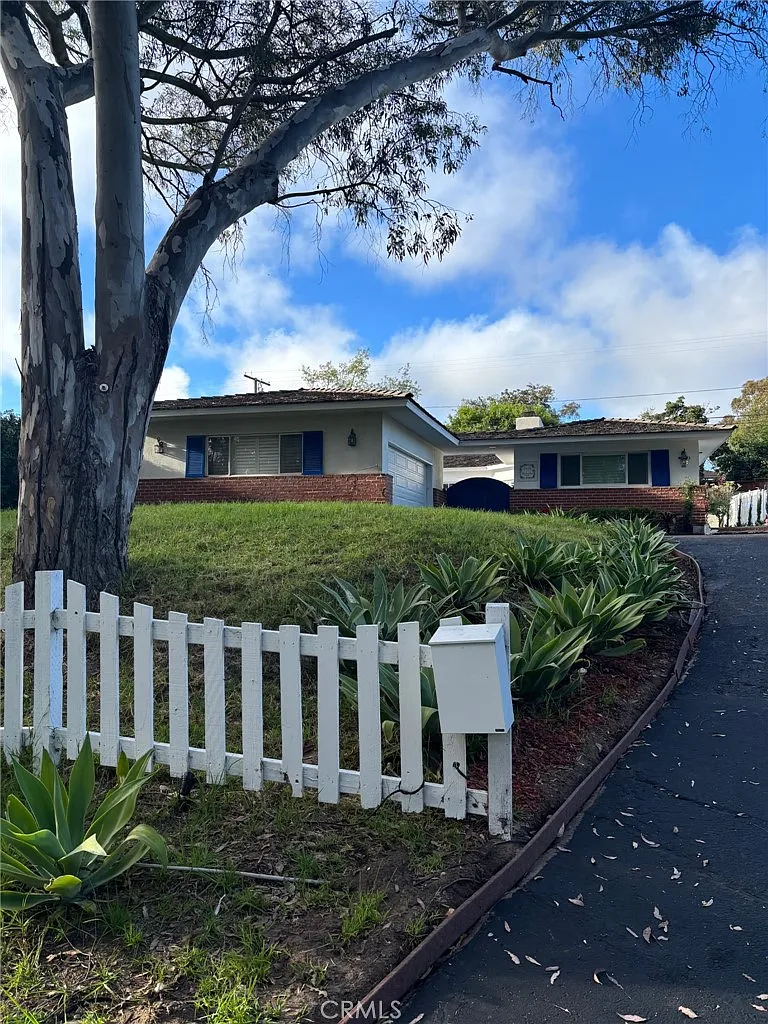 Building Photo - 3421 Palos Verdes Dr N