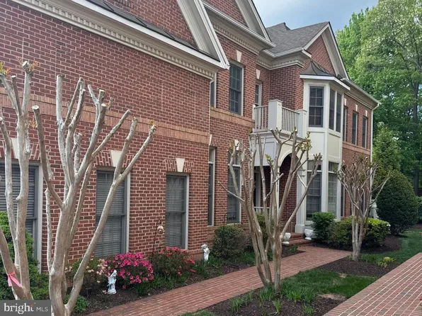 12810 Falcon Wood Pl, Fairfax, VA 22033