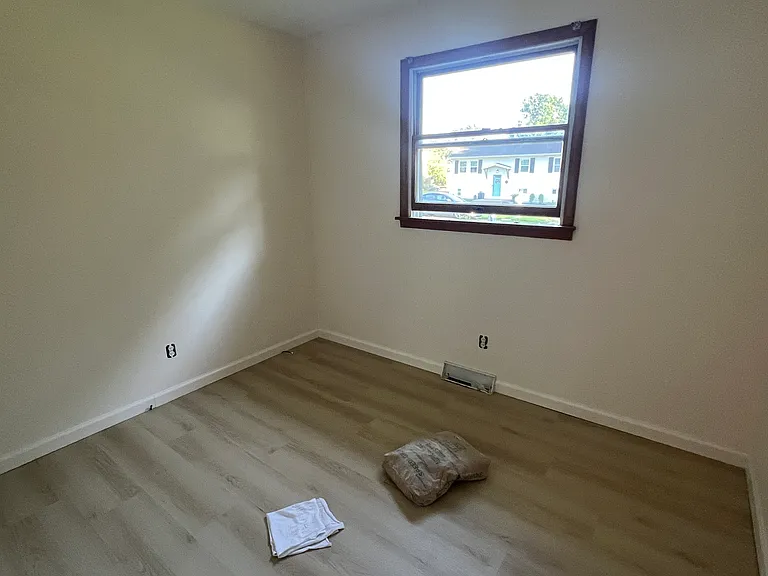 300 Parkview Dr — Photo 10