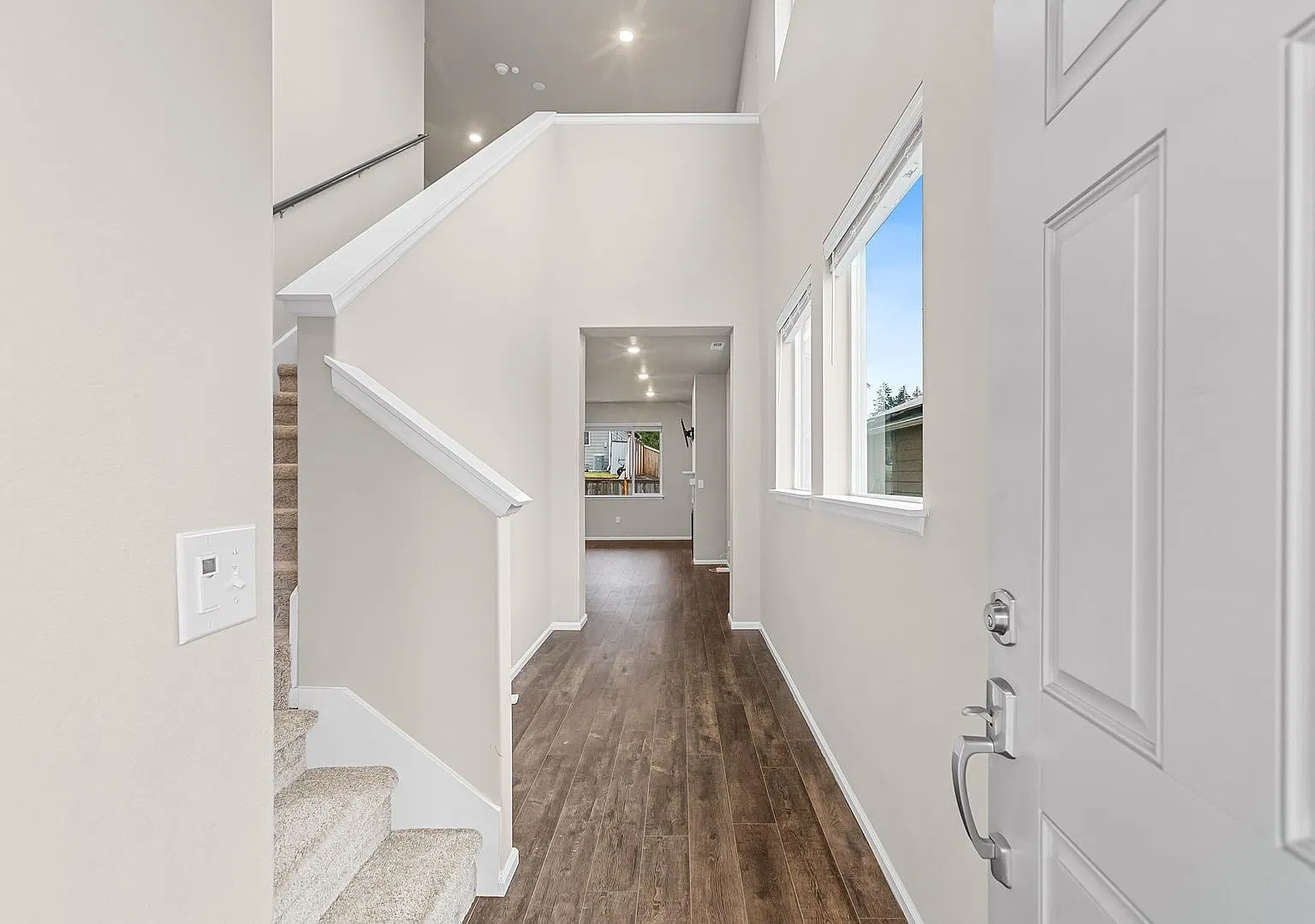 Desirable Soundview Estates — Photo 3