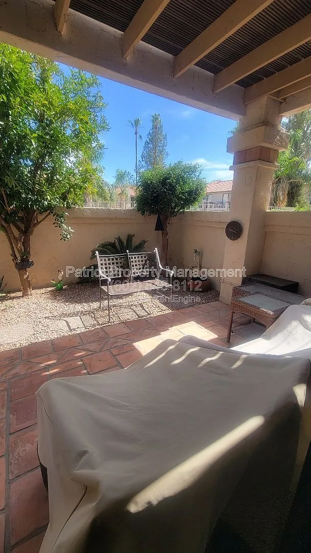 2 bed, 2.5 bath, 1350 sqft, $2,800 — Photo 4