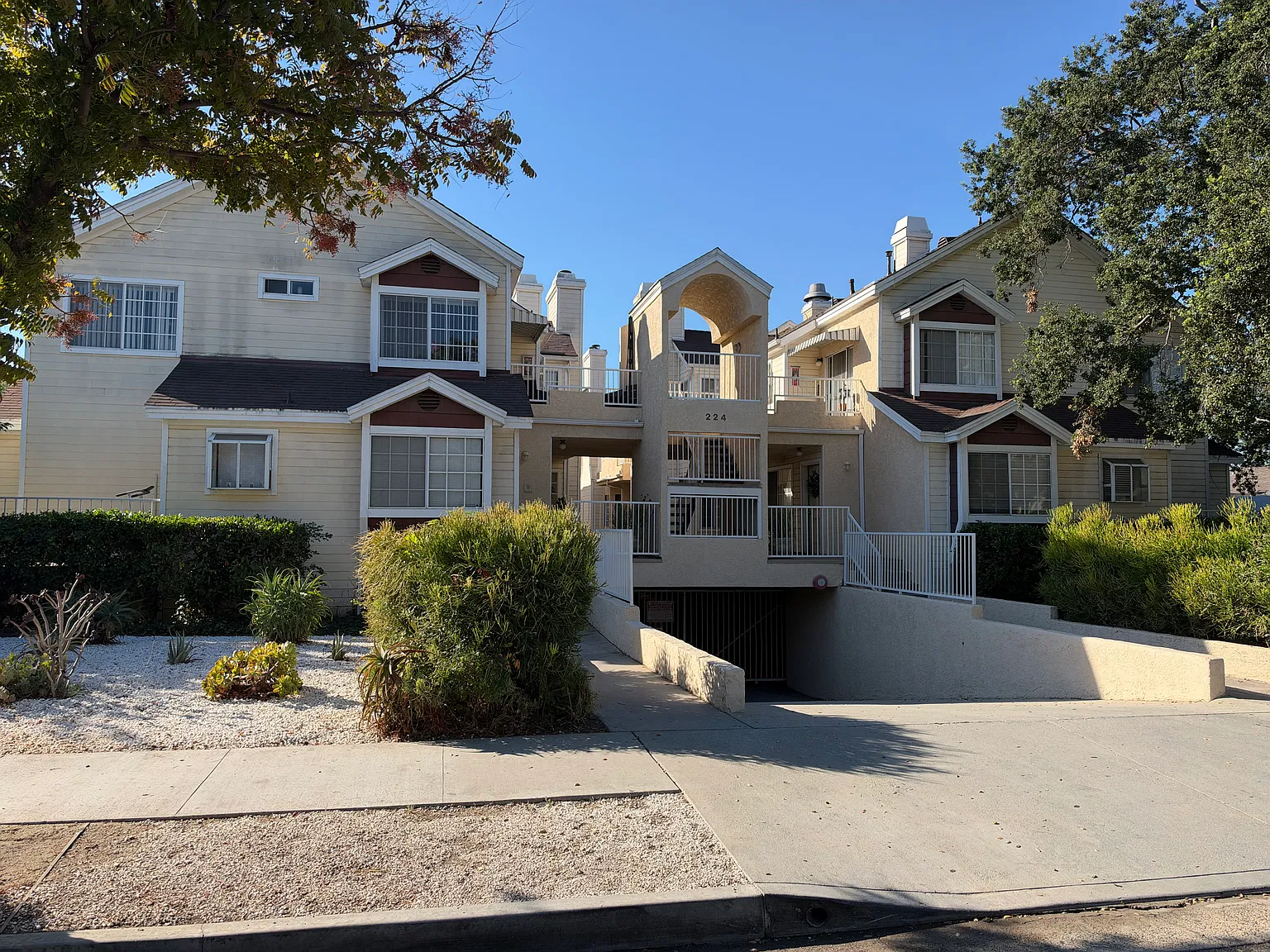 2 bed, 2.5 bath, 1200 sqft, $2,800 — Photo 1