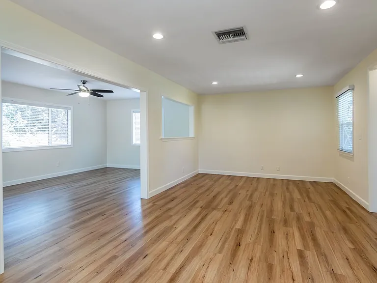 22436 Avenue San Luis — Photo 3