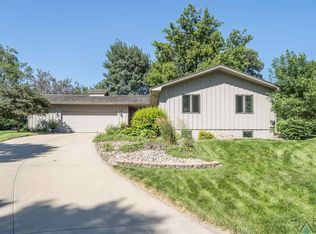 3016 S Berry Cir, Sioux Falls, SD 57105