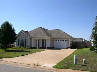 200 Melvina Dr, Warner Robins, GA