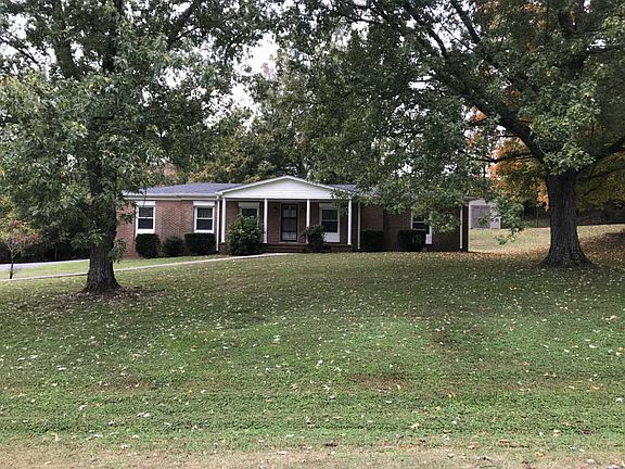 2nd image of 475 Manor Cir