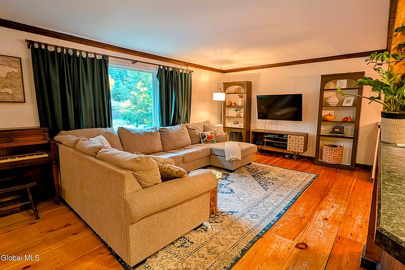 3rd image of 21 Bonner Drive