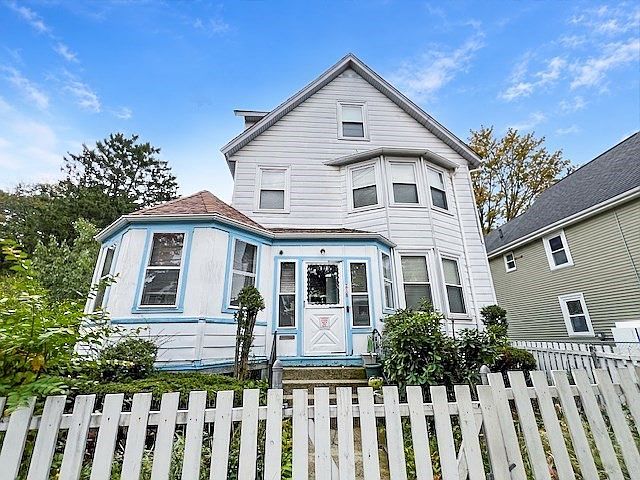 1st image of 218 W Selden St