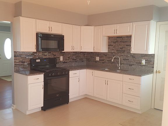 3rd image of 121 Galewood Dr