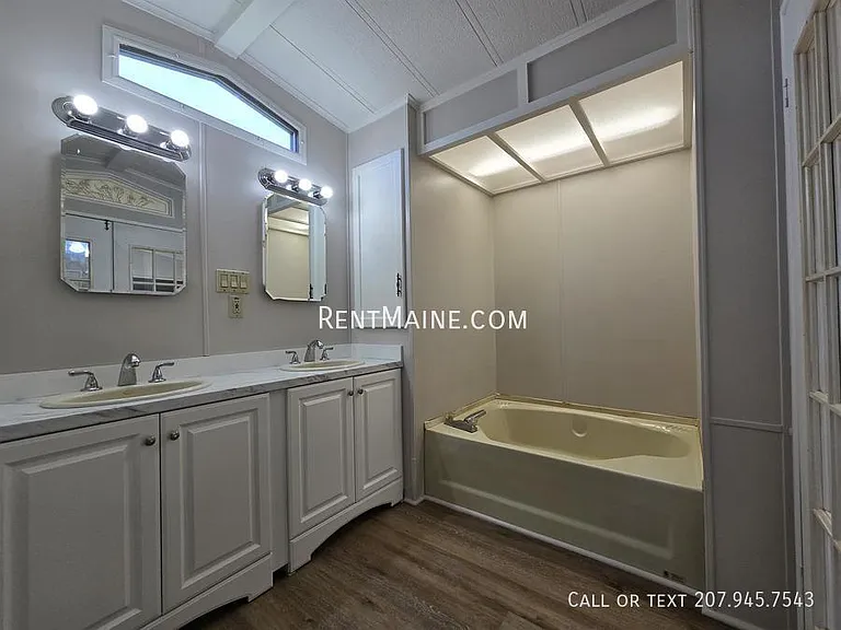 118 E St — Photo 10