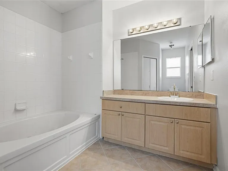 10215 Lakeside Vista Dr — Photo 20