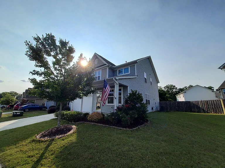 608 Stapleford Ln — Photo 2