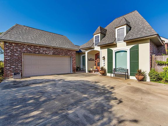 2nd image of 176 Lansdown Dr