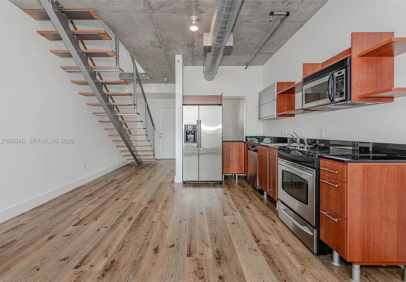 Neo Vertika Condo — Photo 3