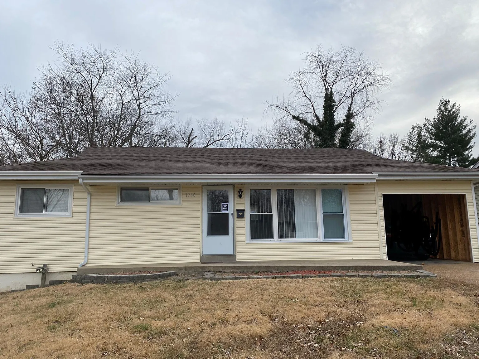 1740 Clover Ln photo 1